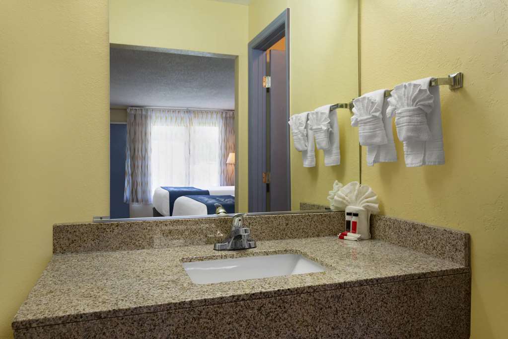 Days Inn by Wyndham Greensboro Airport - photo 27