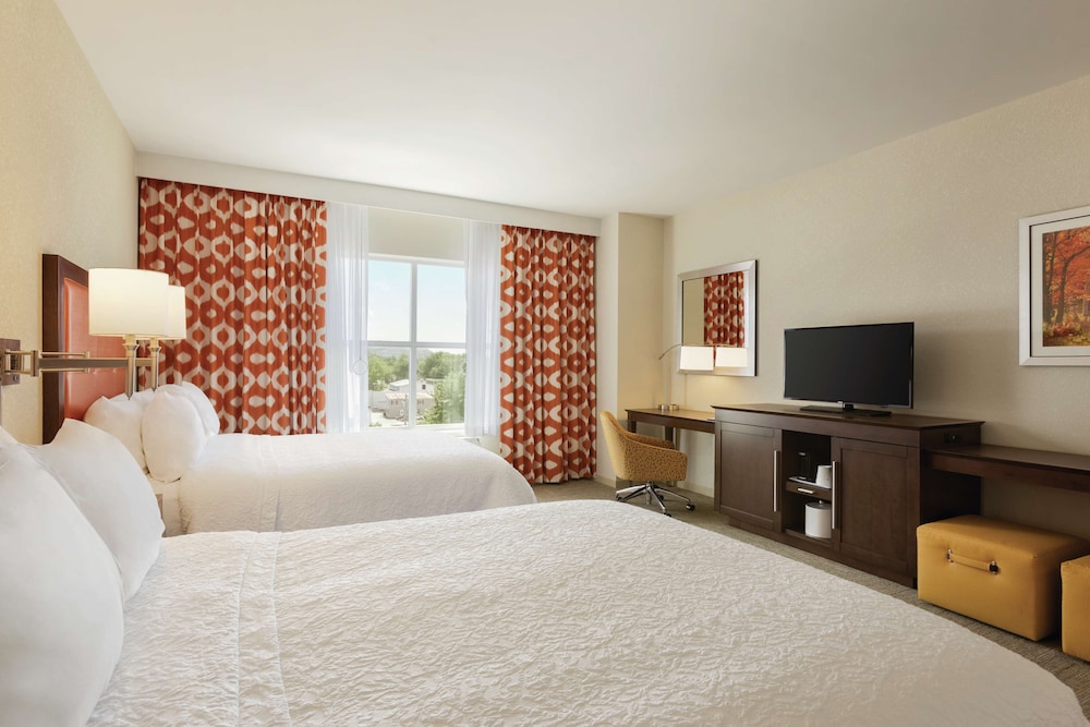 Hampton Inn St. Albans - photo 9