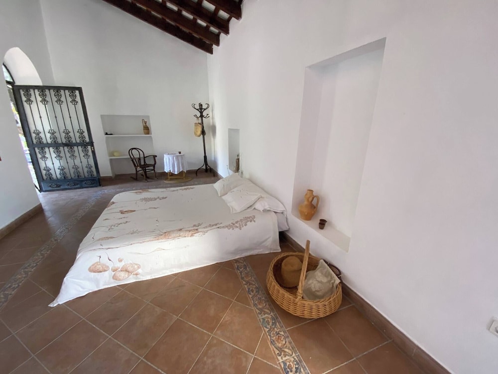 Room magnolia Loft A Spacious Authent — hotel in Alzira