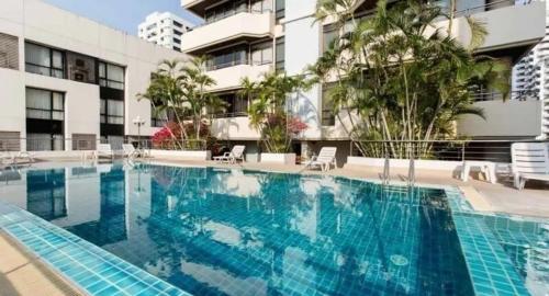 Nana SkyView Retreat 2 Bedroom 2 Bath Nana BTS — 4-Star Luxury Hotel in Bangkok, Thailand