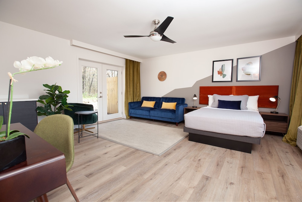 4411 Inn & Suites - photo 19