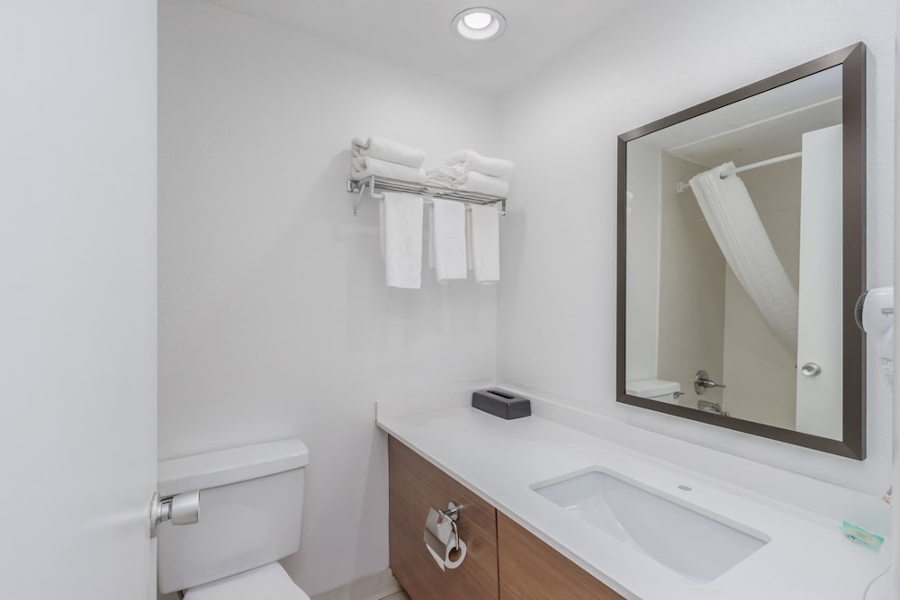 Crossroads Inn & Suites - photo 45