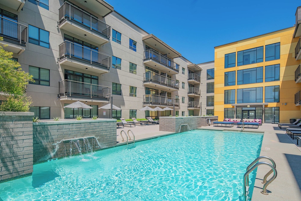 Rove Living Kl Iluminate — 4-Star Luxury Hotel in Phoenix, United States