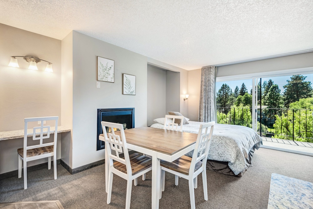 Bend Riverside Inn & Suites - photo 31