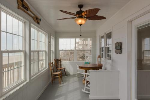 The Beach Fact Oar by Oak Island Accommodations - photo 11