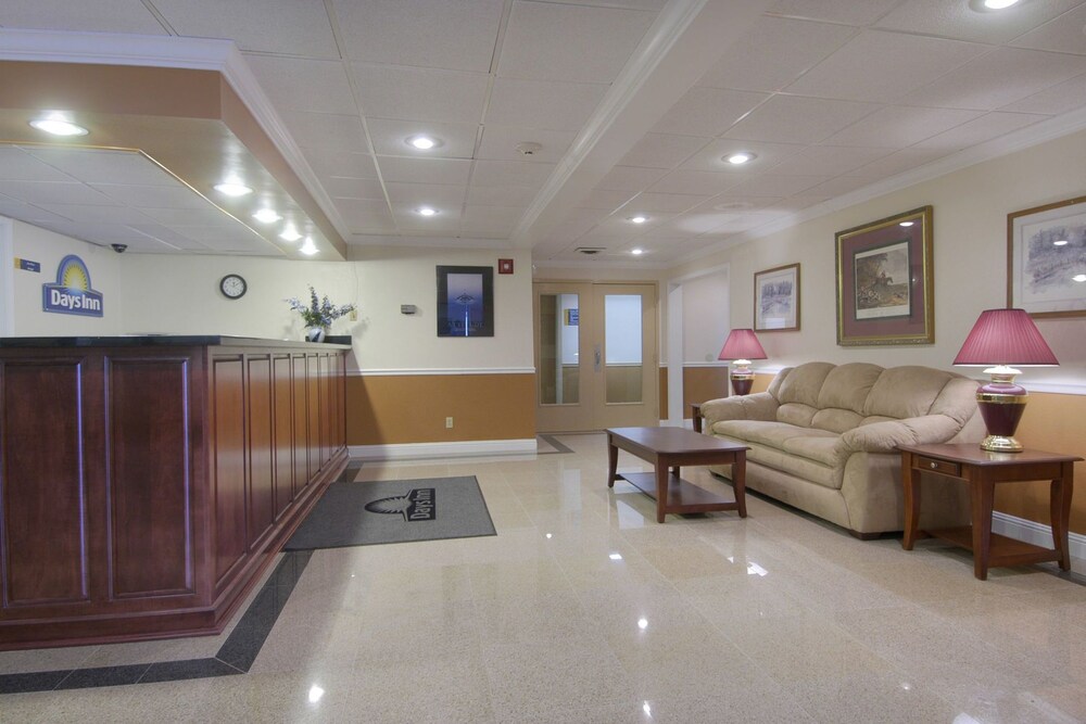 Days Inn by Wyndham Mount Hope - photo 3