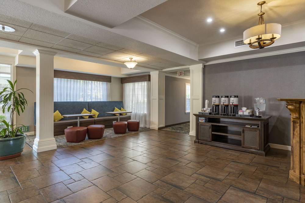 Hampton Inn Ukiah CA - photo 3