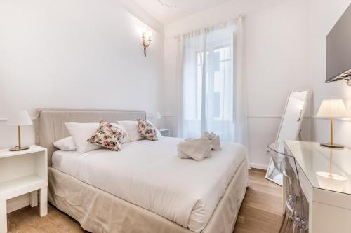 Elegant 3 bedroom apartment near the Metro — 4-Star Luxury Hotel in Rome, Italy