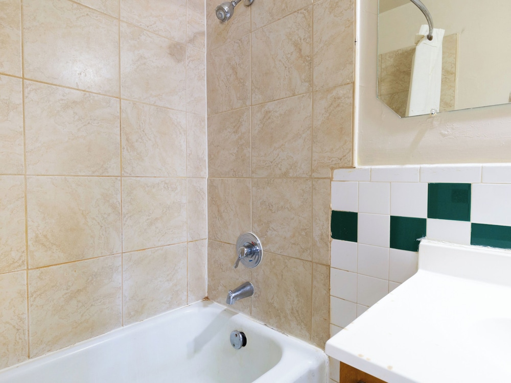 Manor Motel Near Oak Brook Chicago Westchester - photo 24