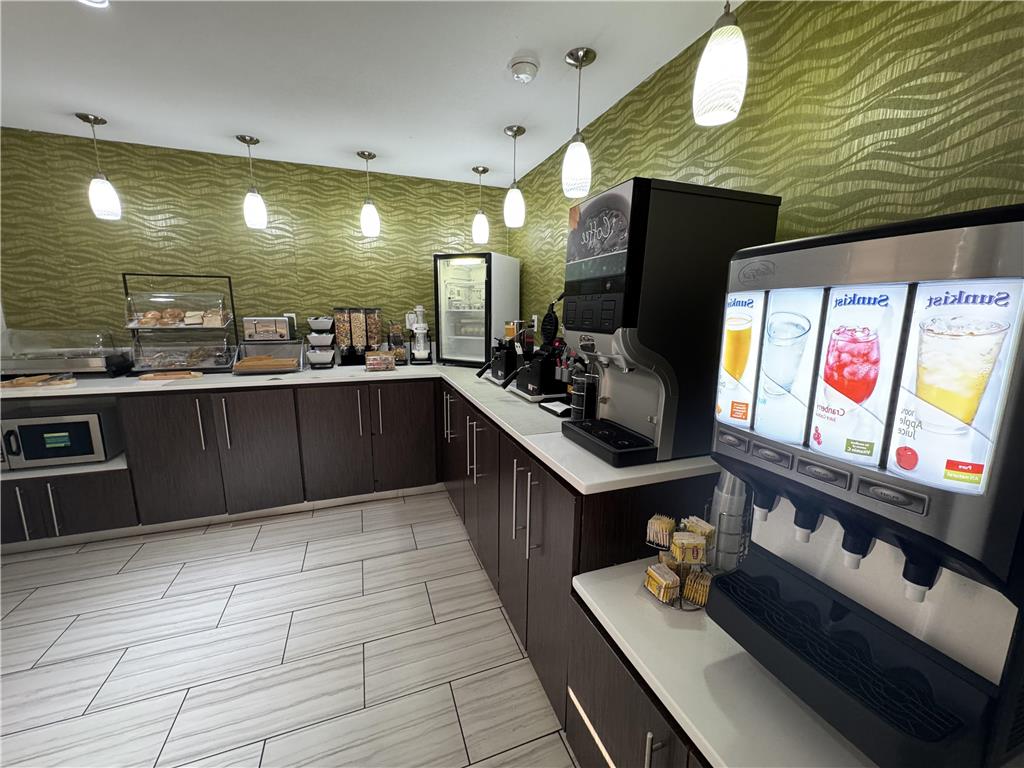 Quality Inn & Suites Near White Sands National Monument - photo 3