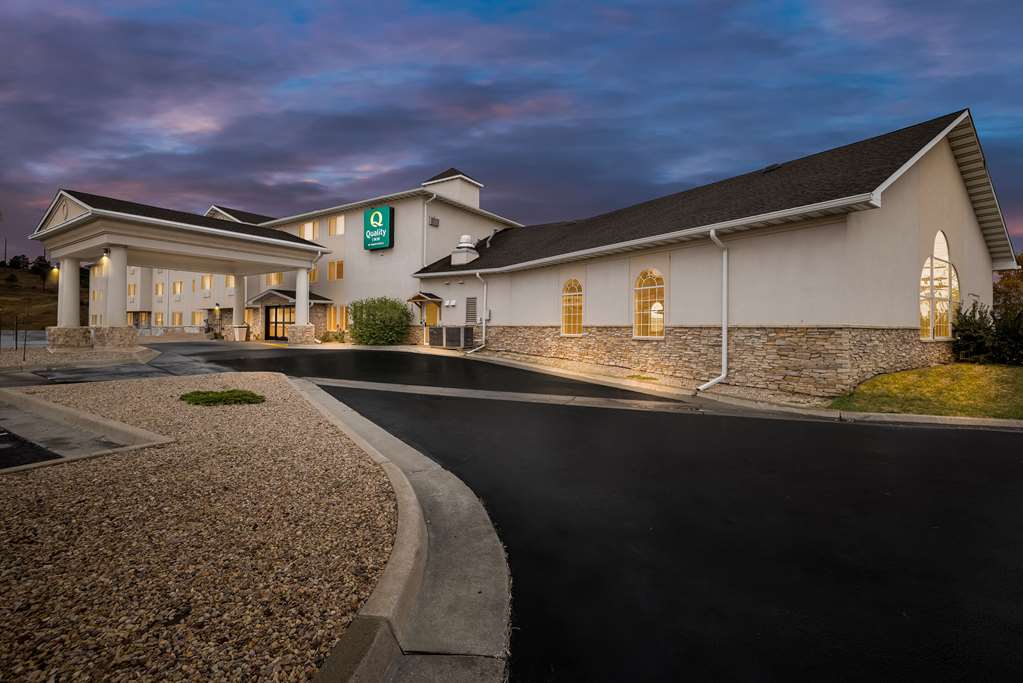 Quality Inn near Monument Health Rapid City Hospital - photo 4
