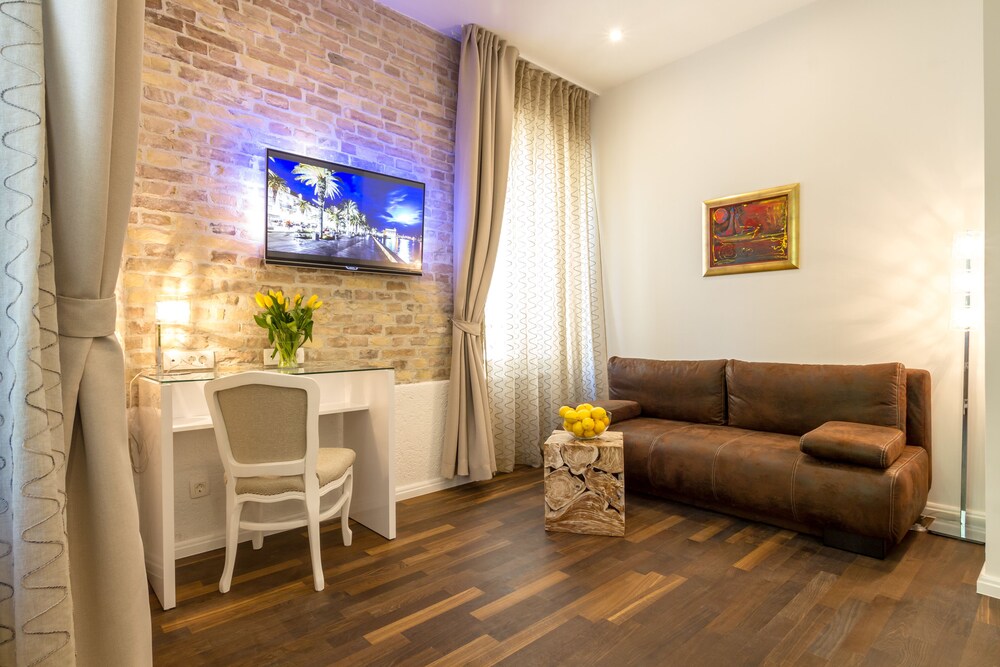 Pellegrini Luxury Rooms — 4-Star Luxury Hotel in Split, Croatia