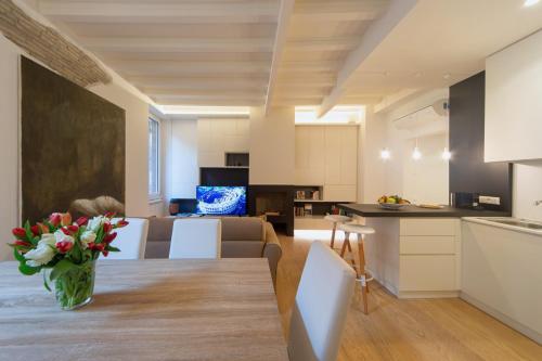 Banchi Nuovi modern and cozy apartment — 4-Star Luxury Hotel in Rome, Italy