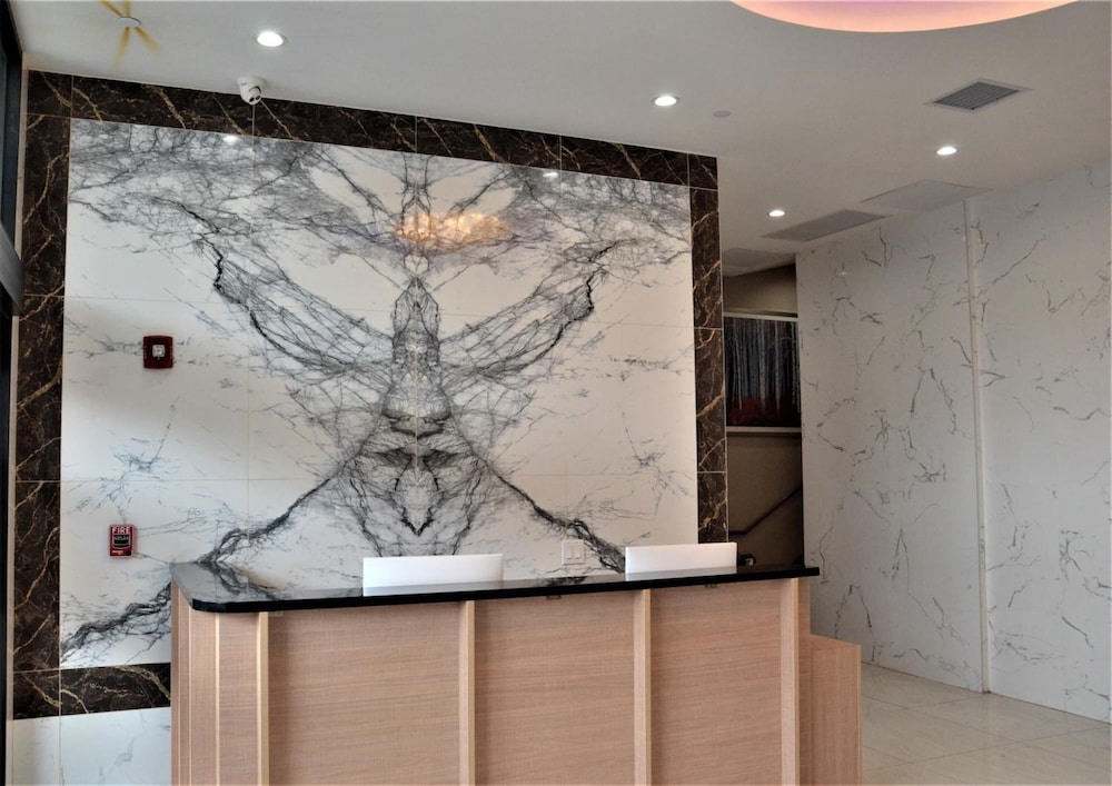 Lic Plaza Hotel - photo 3