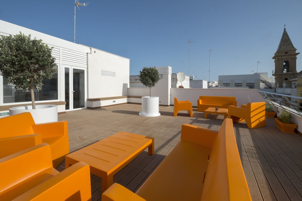 Apartamentos Maier — 4-Star Luxury Hotel in Cadiz, Spain