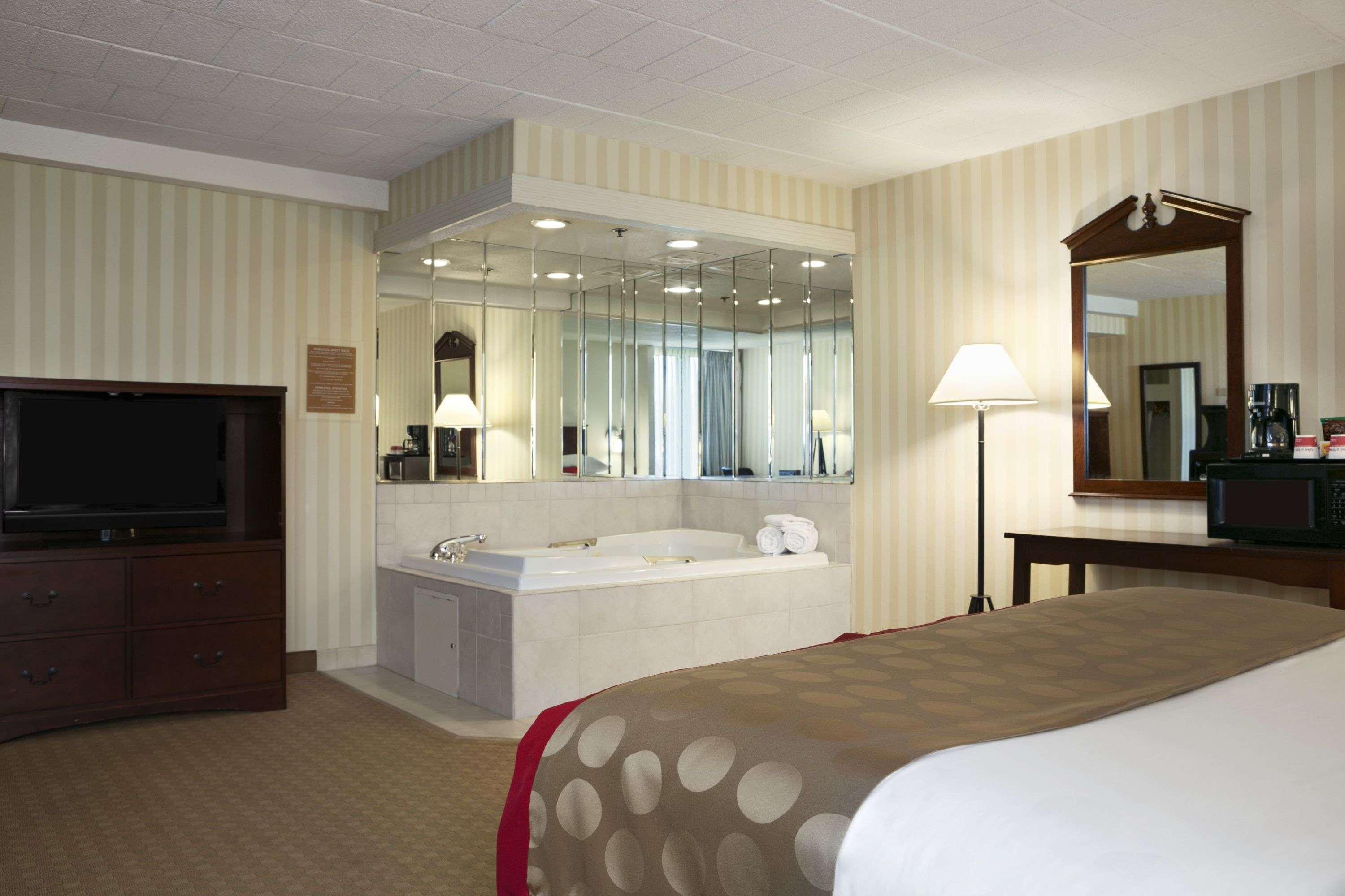 Ramada by Wyndham Greensburg Hotel and Conference Center - photo 14