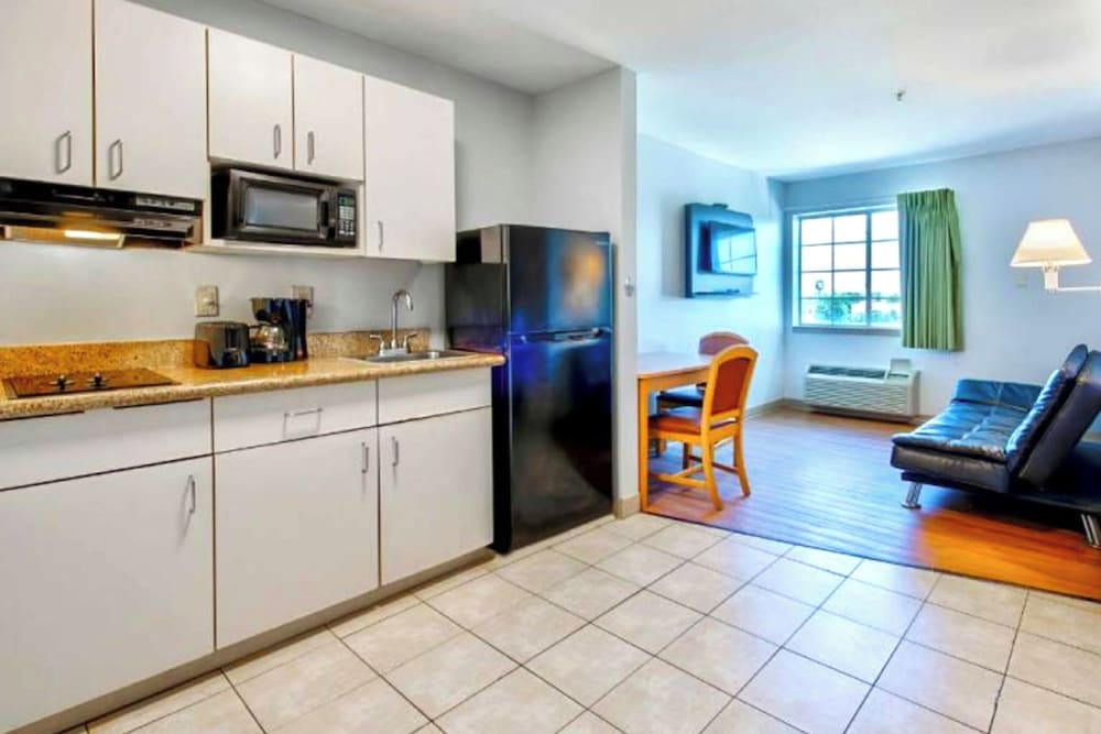 OYO Townhouse Sulphur LA Extended Stay - photo 12