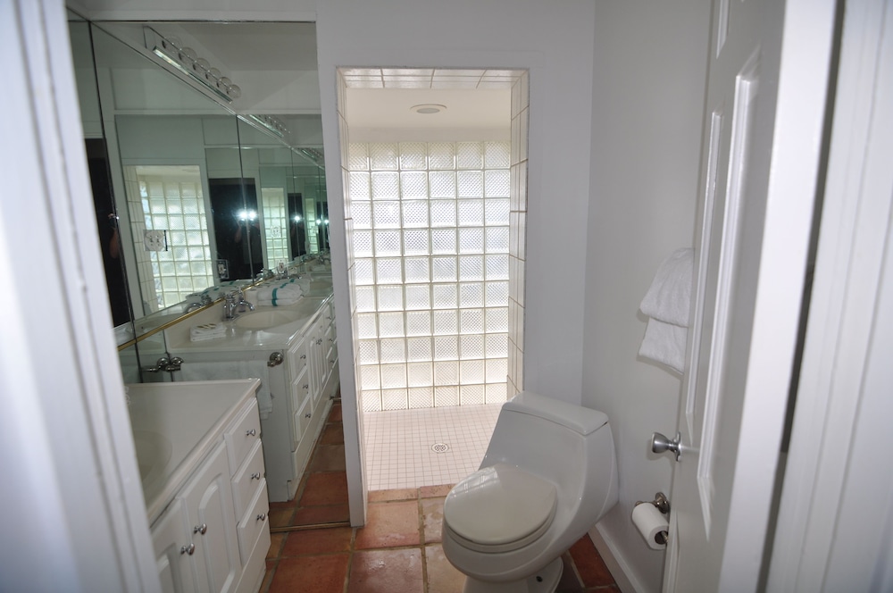 Lido Islander Inn - photo 56