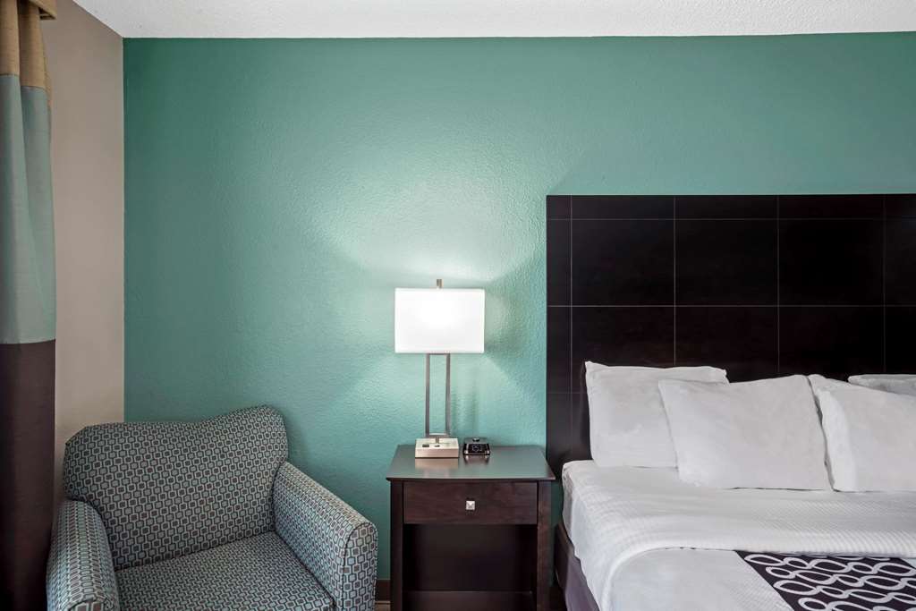 La Quinta Inn & Suites by Wyndham Lebanon - photo 17