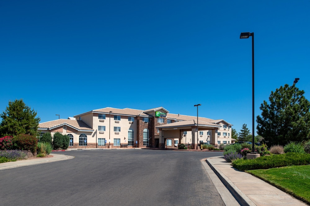 Holiday Inn Express Suites Farmington - photo 72