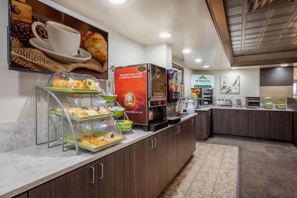 Wingate by Wyndham Detroit Metro Airport - photo 28