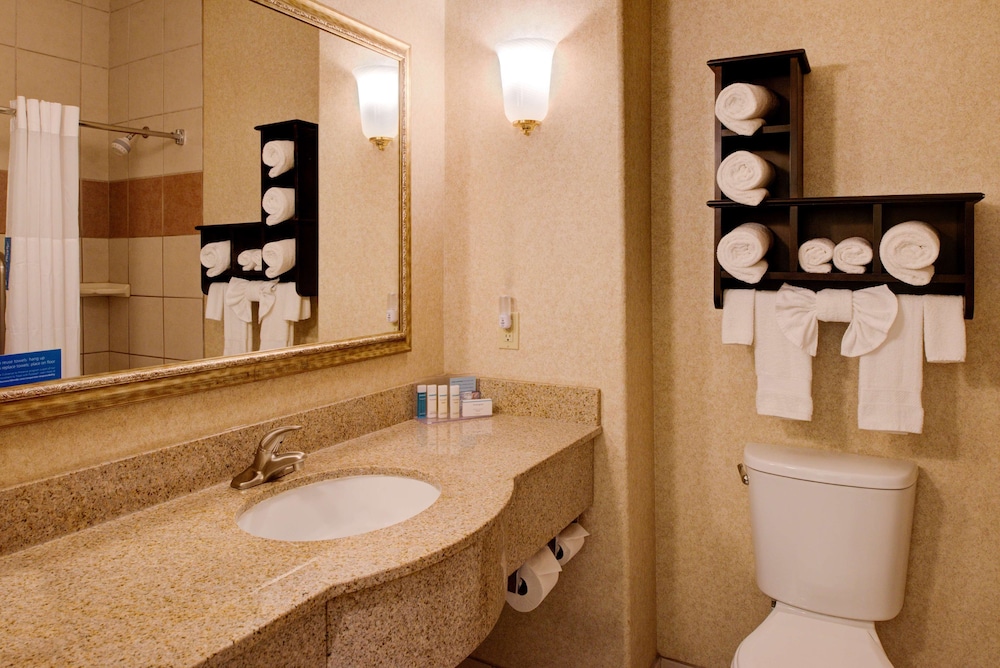 Hampton Inn & Suites Ontario - photo 27