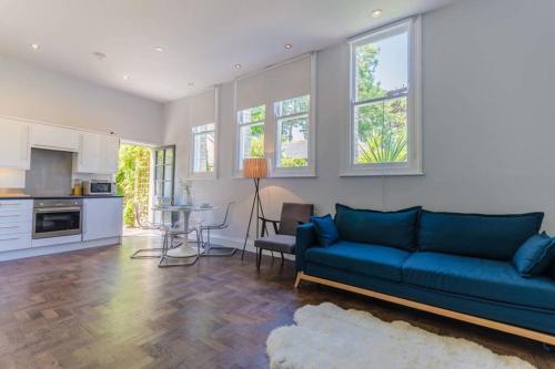 Classroom Flat Suite in a converted school in Fowey town centre — 4-Star Luxury Hotel in Fowey, United Kingdom