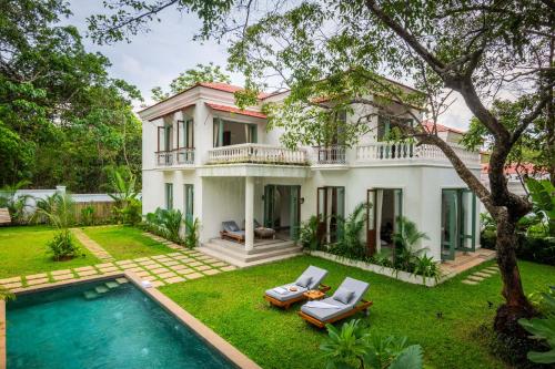 La Branca Luxurious 4 BHK villas near Peaceful Morjim Beach with Private Pool Big Garden Security Kitchen Wifi Terrace — 5-Star Luxury Hotel in Solim, India