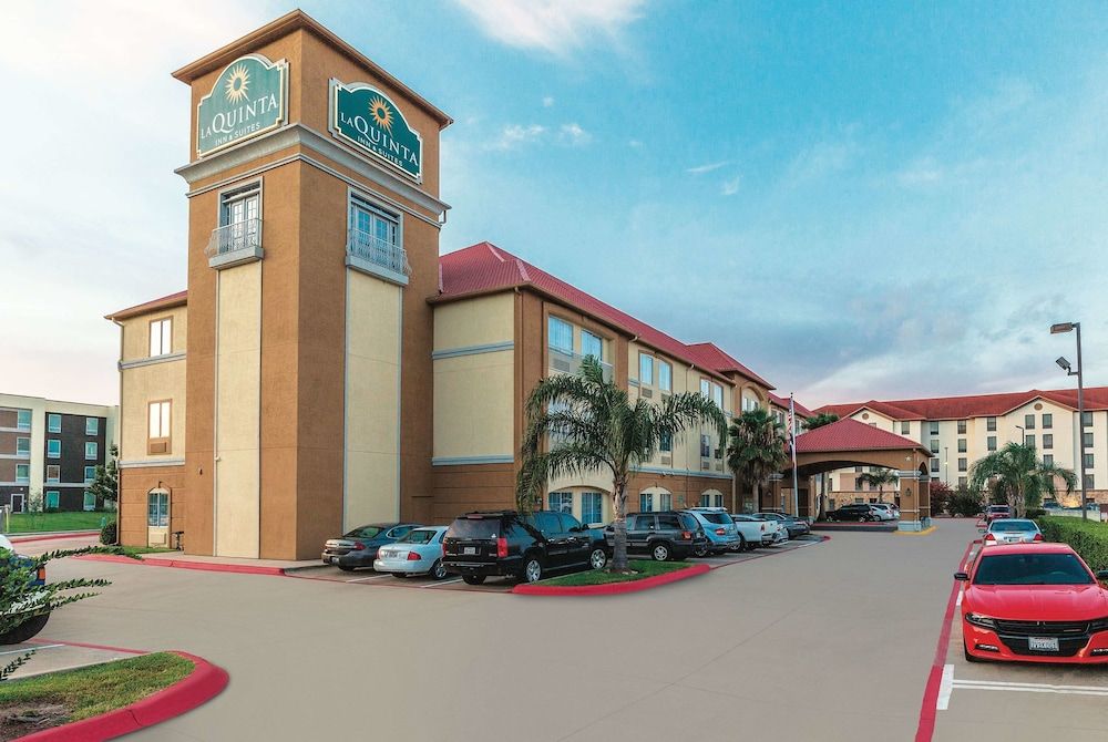 La Quinta Inn & Suites by Wyndham Houston Clear Lake NASA - featured photo
