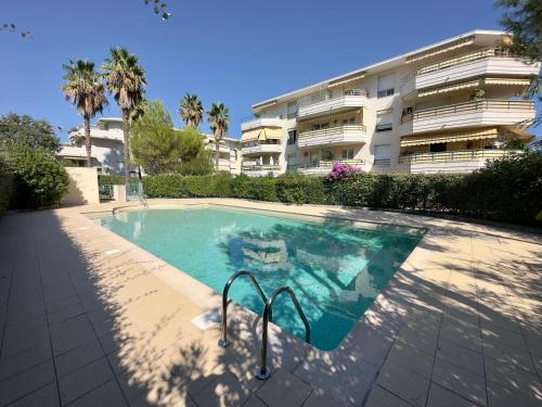 Regent Cote D’azur Air Conditioned Pool Garden & Parking in Villeneuve-Loubet, France