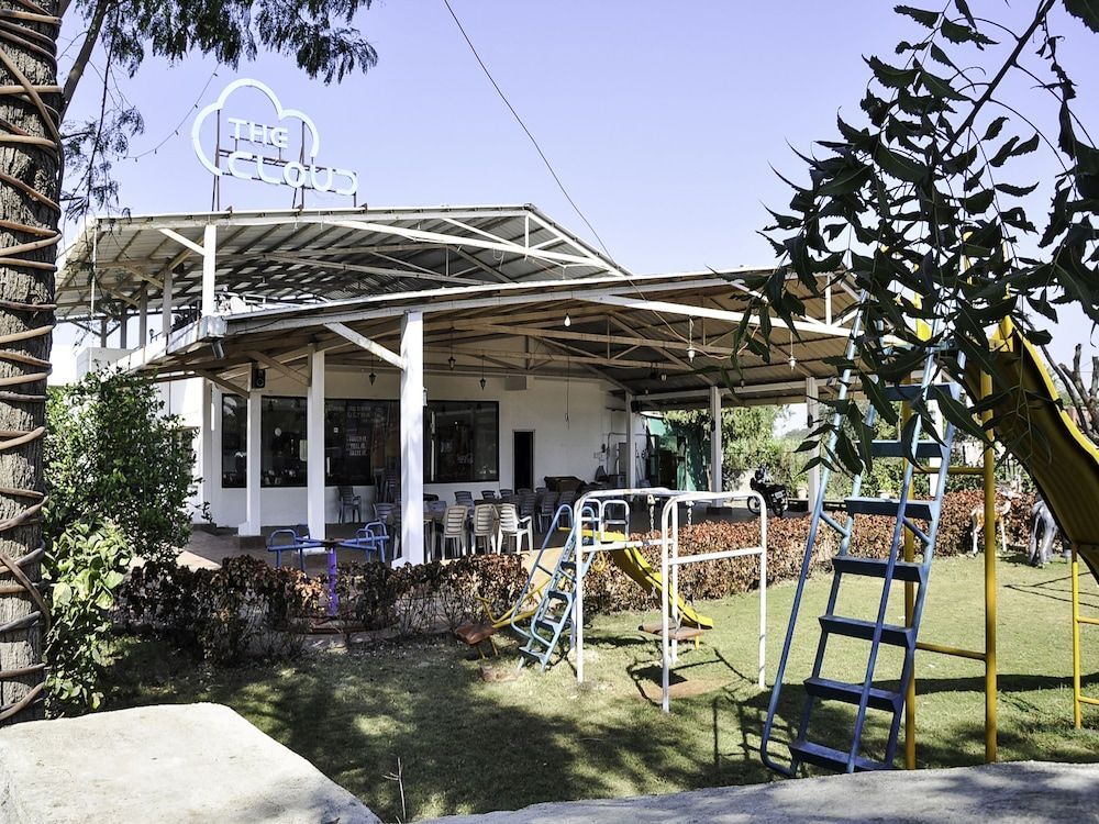 Oyo 27785 The Cloud Hotel And Resorts — Nashik