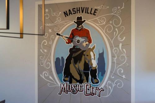 WeHo Nashville Home Geodis Park Mini Golf Arcade 10min to Downtown Sleeps 10 — 4-Star Luxury Hotel in Nashville, United States