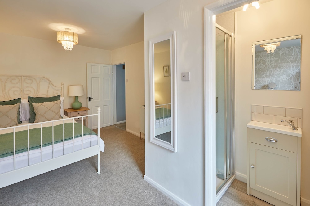 Adventure House — 4-Star Luxury Hotel in Whitby, United Kingdom