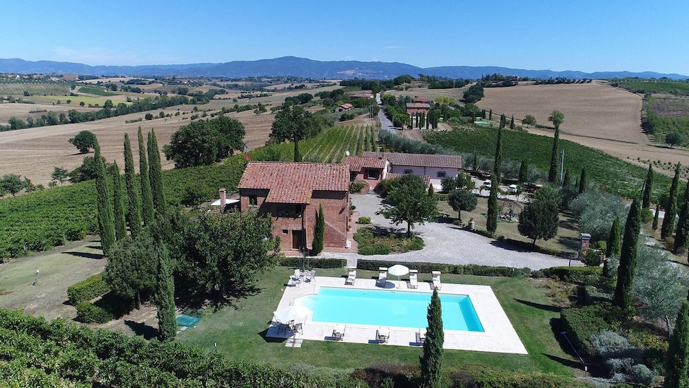 Il Fitto 10 Emma Villas — 4-Star Luxury Hotel in Cortona, Italy