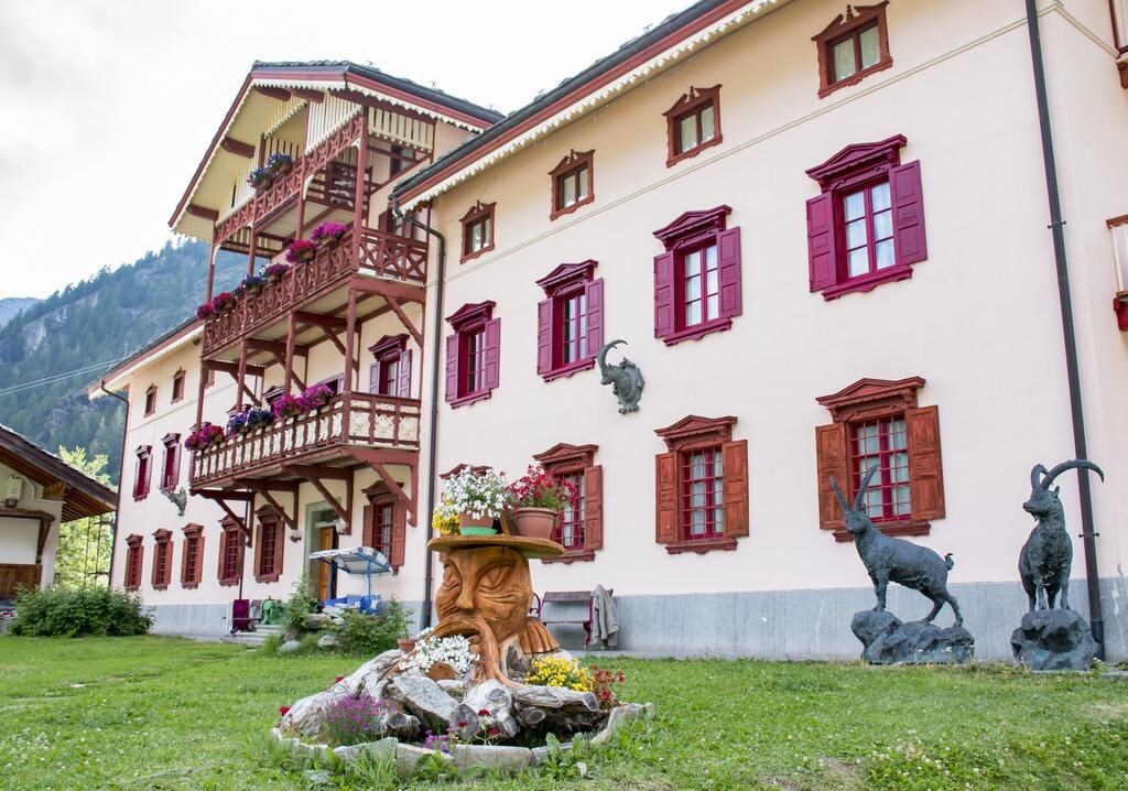 Hotel La Villa della Regina in Gressoney-Saint-Jean, Italy