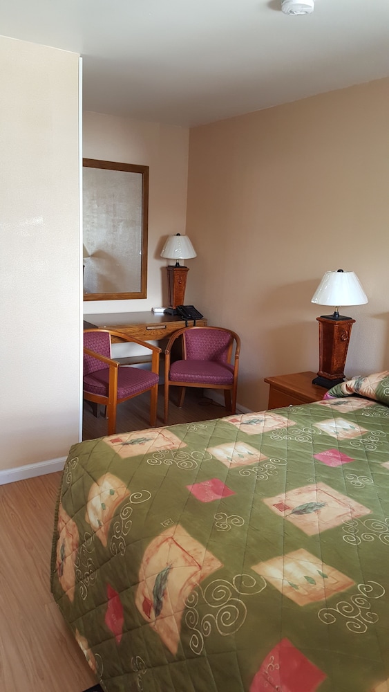 Maples Motel - carbon neutral hotel in Orillia