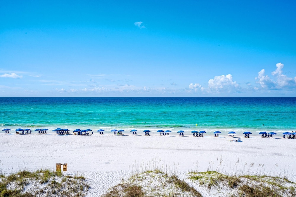 Charlie Boy - carbon neutral hotel in Destin