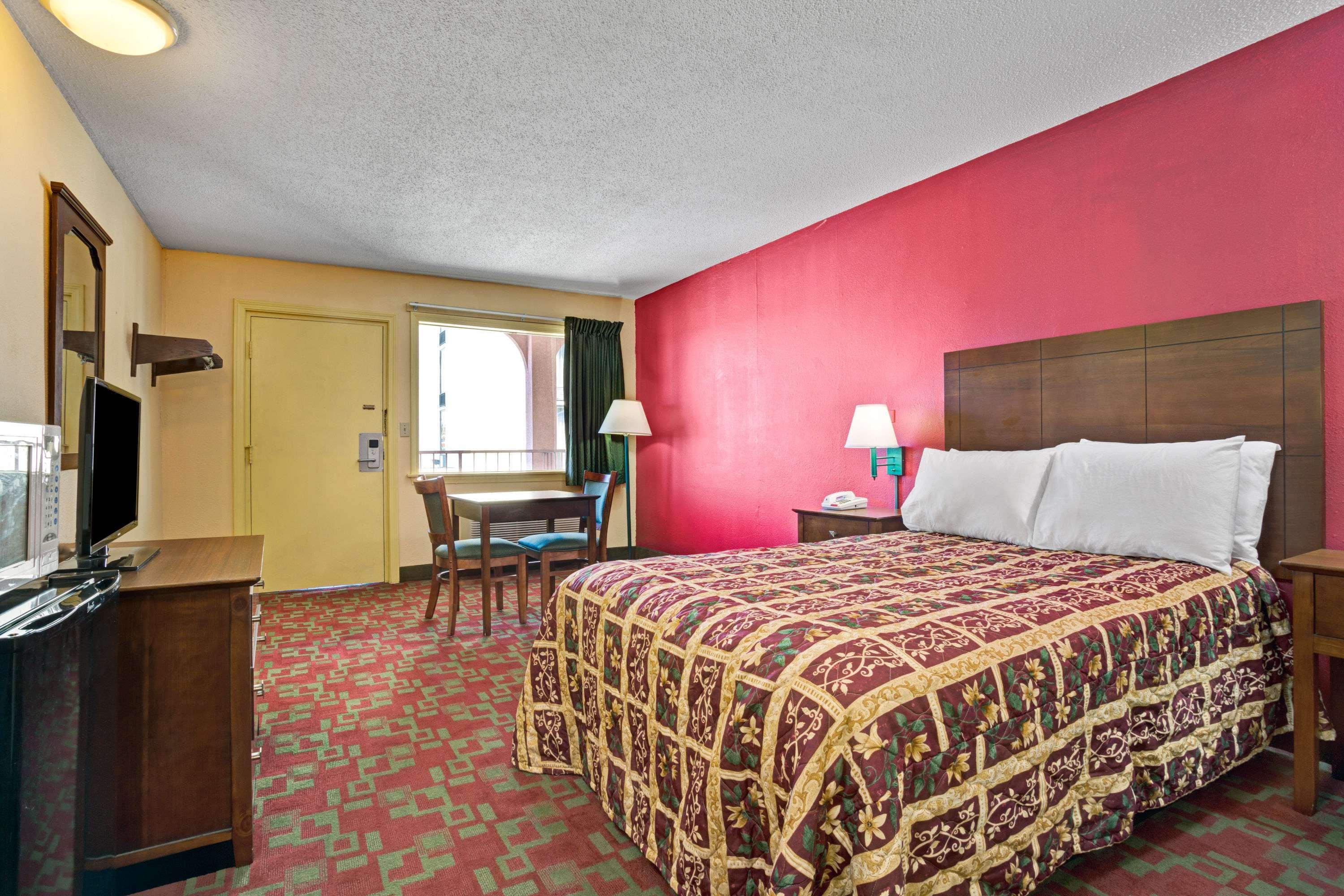 Days Inn by Wyndham Elizabeth City - photo 24