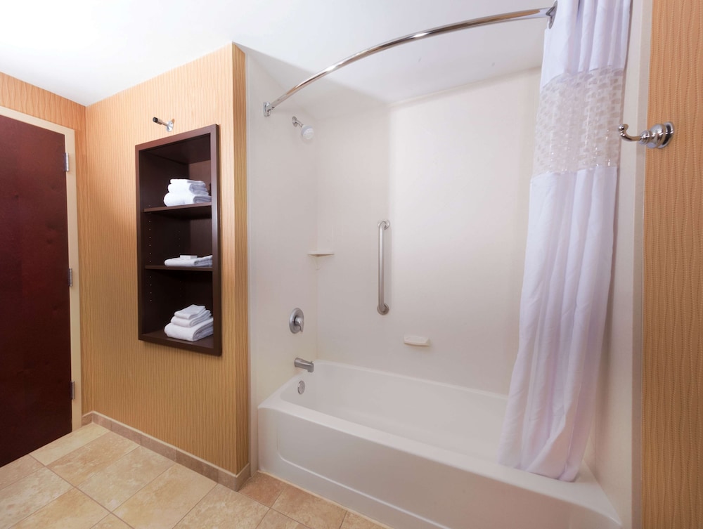 Hampton Inn & Suites Woodstock VA - photo 46