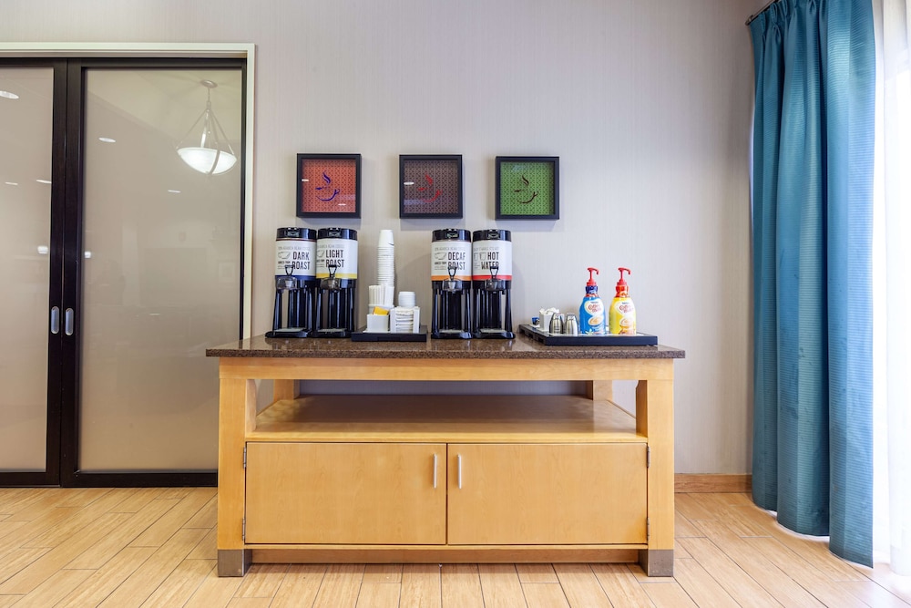 Hampton Inn Martinsburg South Inwood - photo 48
