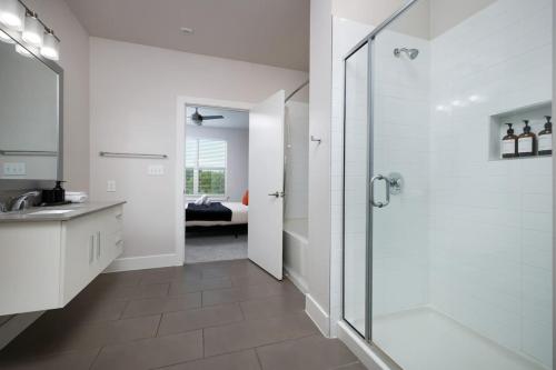 Chic 2BR Southtown Near Rvrwalk Dome & Conv — 4-Star Luxury Hotel in San Antonio, United States