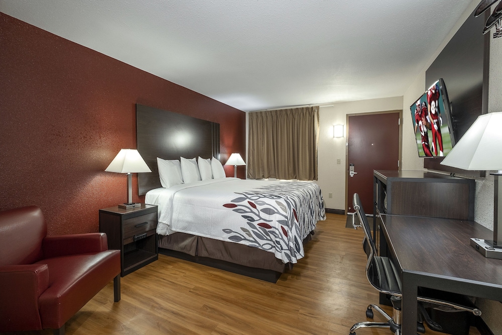 Red Roof Inn Freehold - photo 6