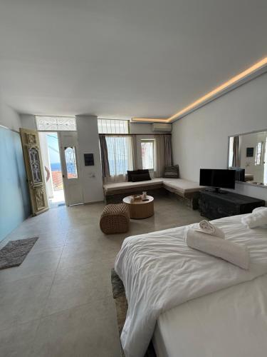 Michalelis cave & loft in Plomari, Greece