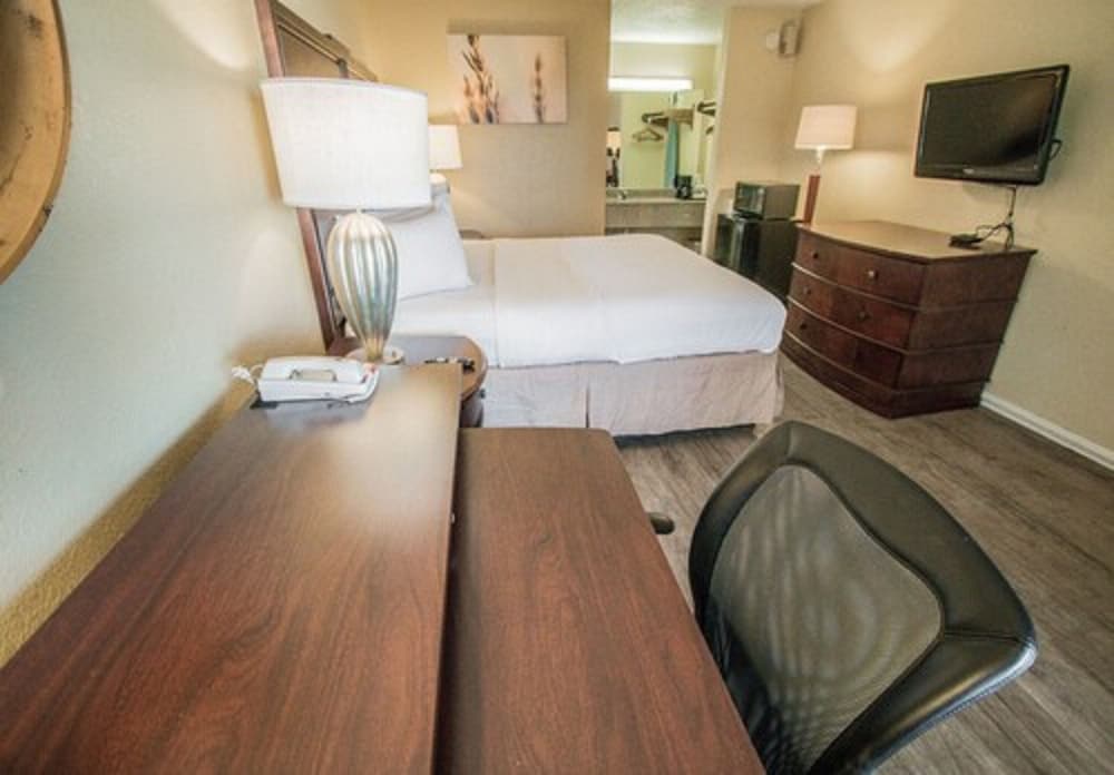 Days Inn by Wyndham Fort Walton Beach - photo 8