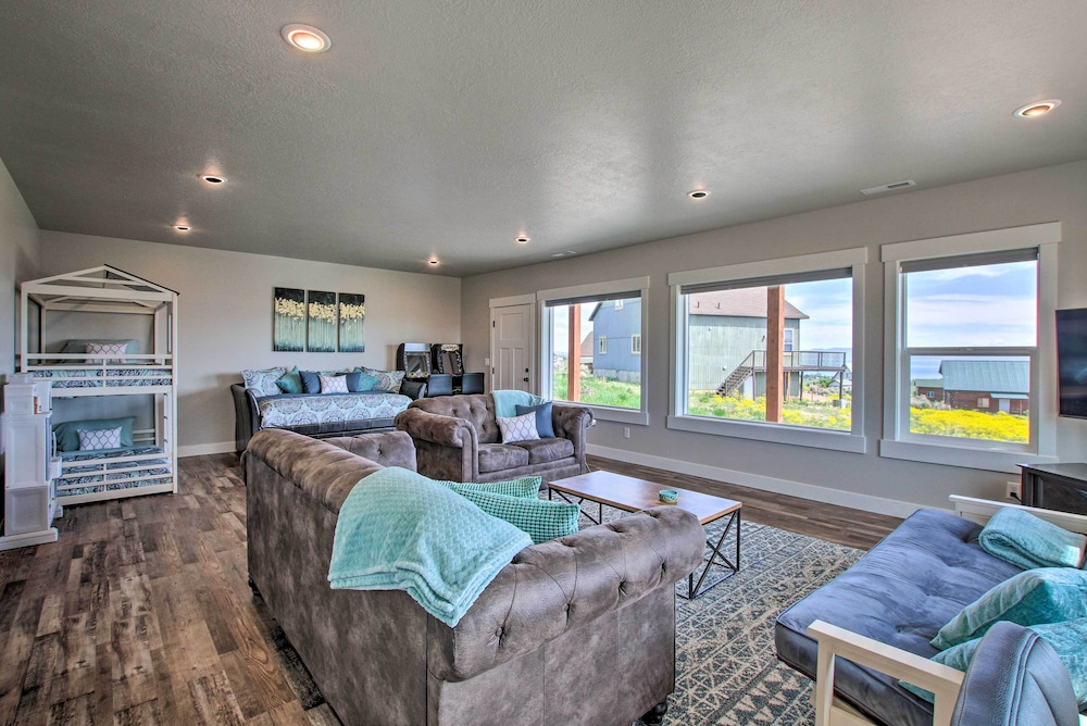 Lake View Escape with Private Beach Resort Access - photo 7