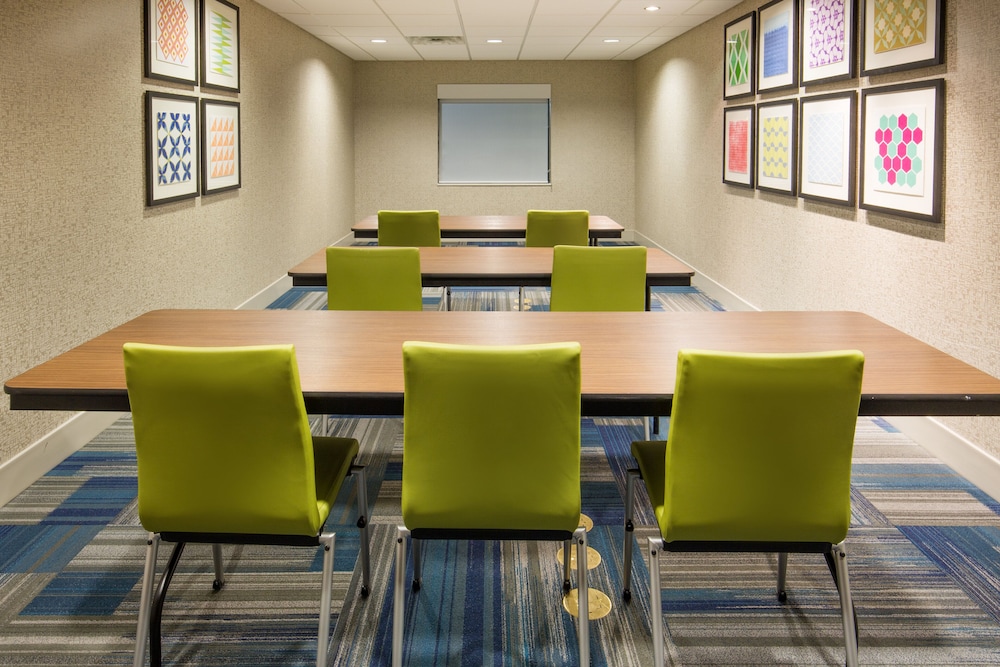 Holiday Inn Express & Suites Pahrump by IHG - photo 26