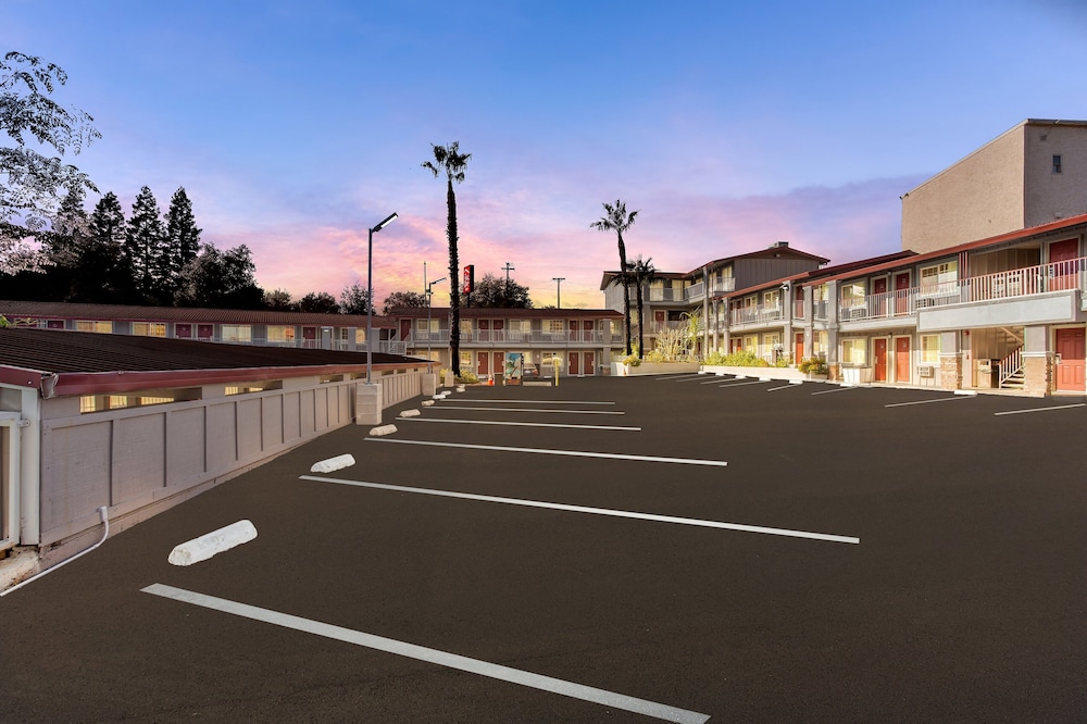 Red Roof Inn Redding - photo 35