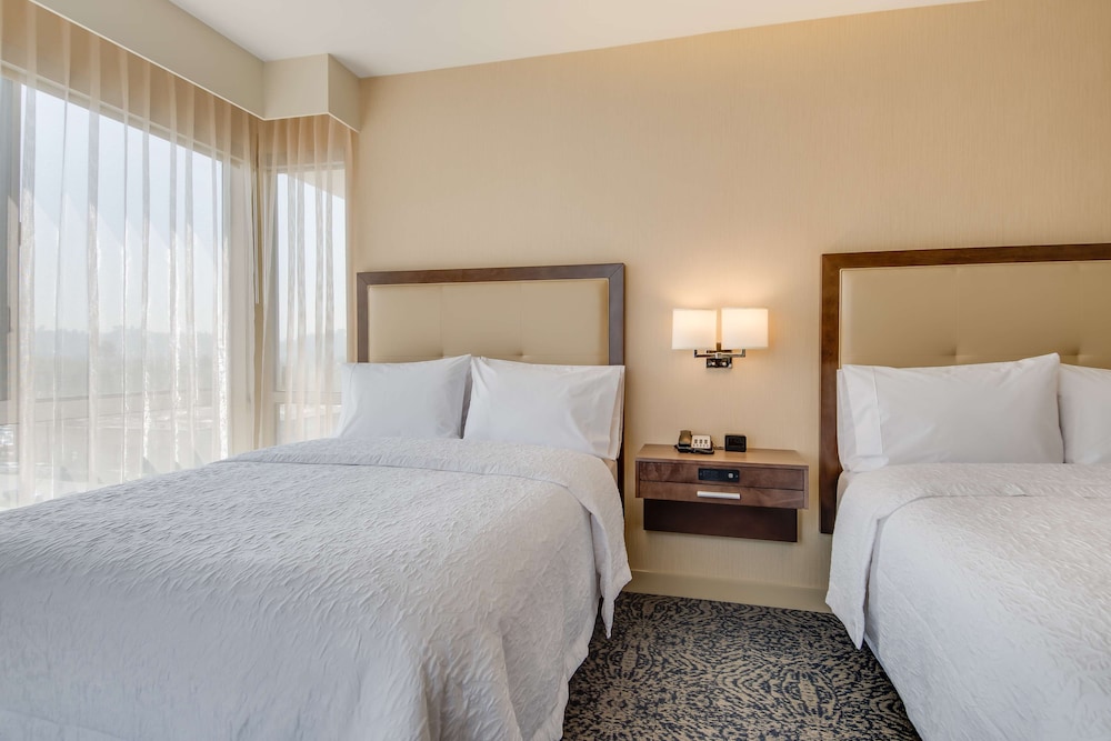 Hampton Inn & Suites Los Angeles Glendale - photo 21