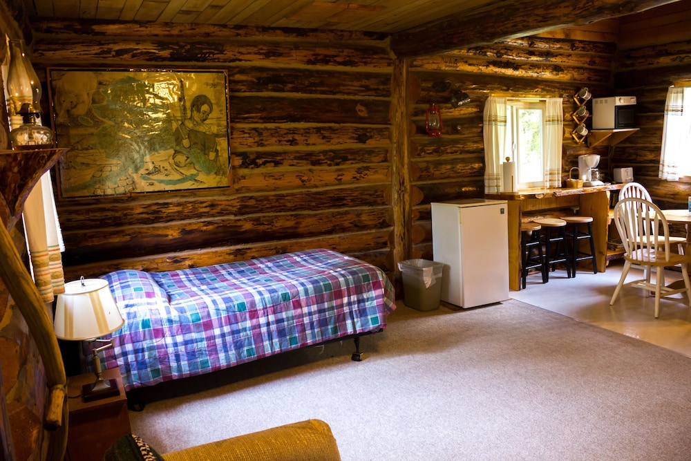 Midnight Sun Log Cabins - photo 3