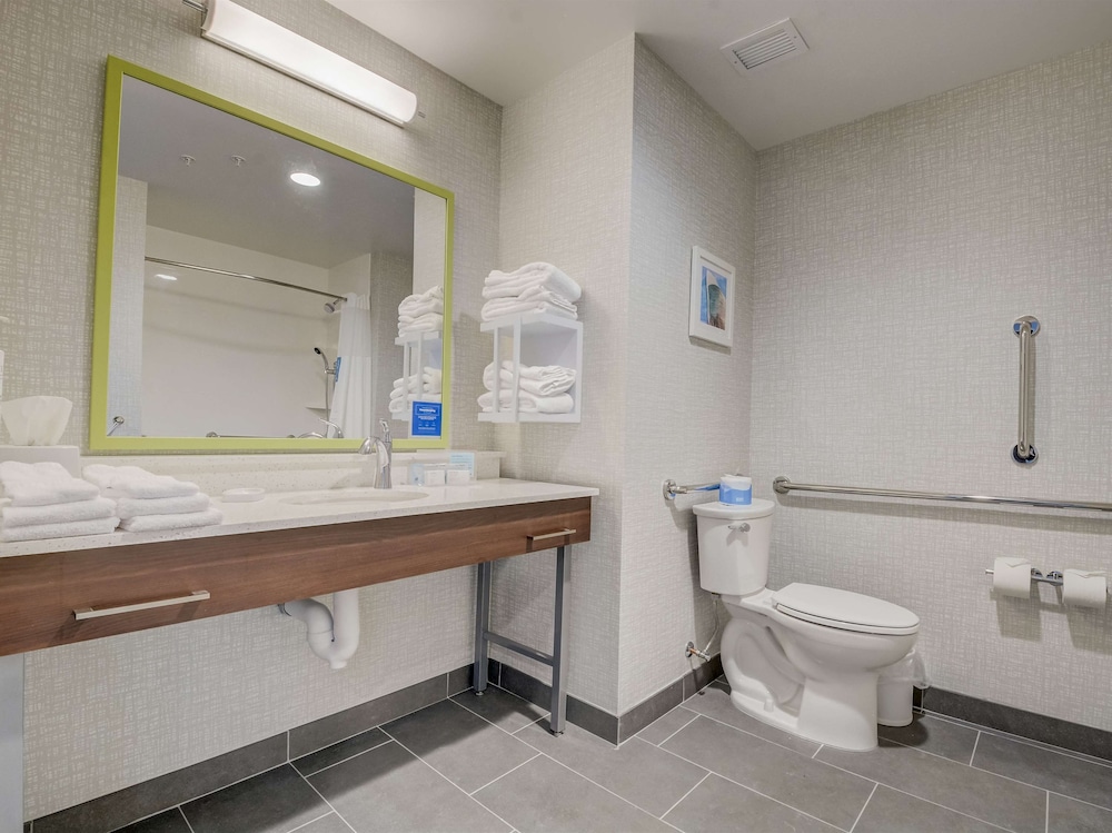 Hampton Inn and Suites Williamstown Ark Encounter - photo 17